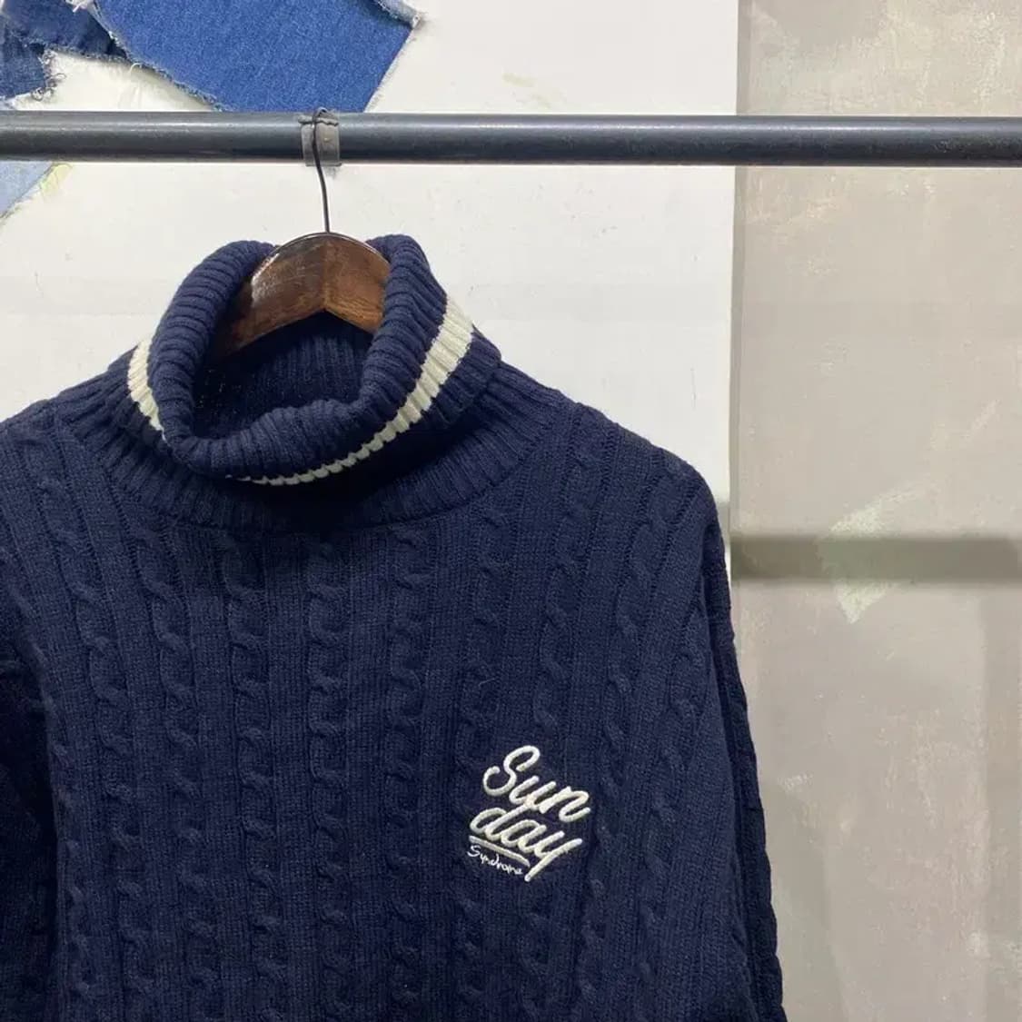 (90) 로맨틱크라운 여성 캐주얼 케이블 목폴라 꽈배기 니트 상품이미지3