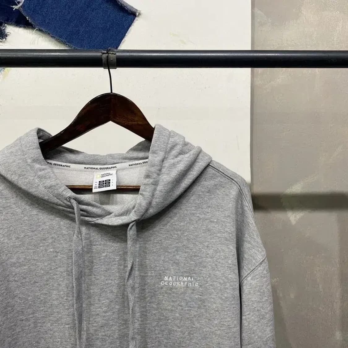 (105) 내셔널지오그래픽 캐주얼 자수 그레이 후드티 상품이미지3