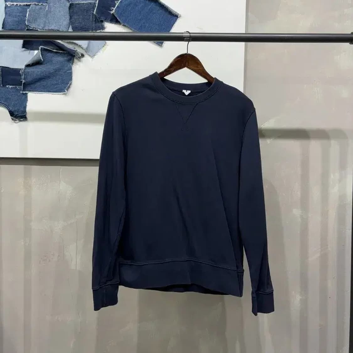 (95) 아르켓 캐주얼 미니멀리즘 네이비 맨투맨 긴팔 티 상품이미지1