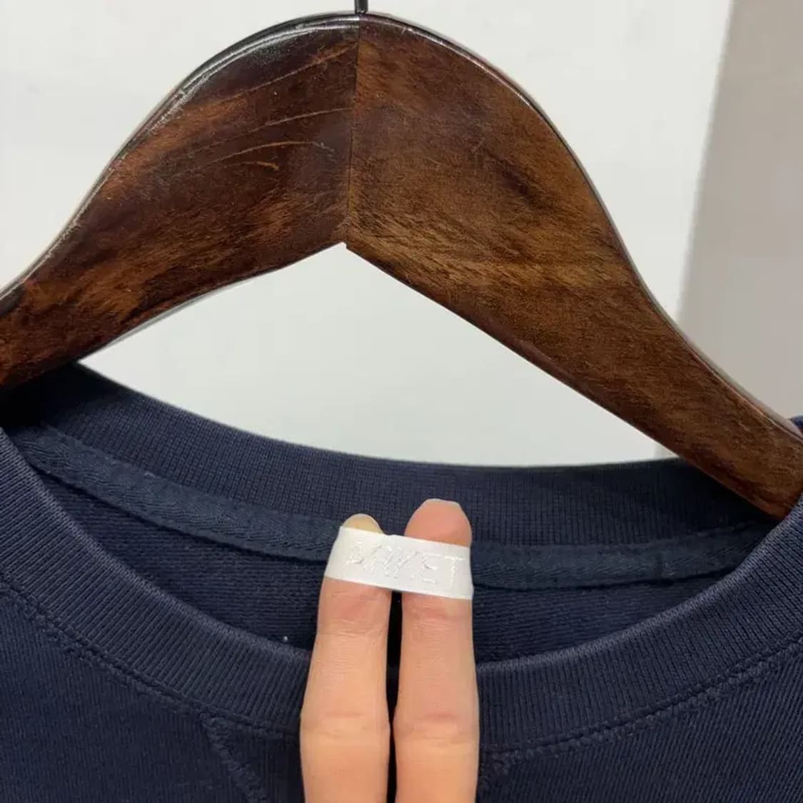 (95) 아르켓 캐주얼 미니멀리즘 네이비 맨투맨 긴팔 티 상품이미지3