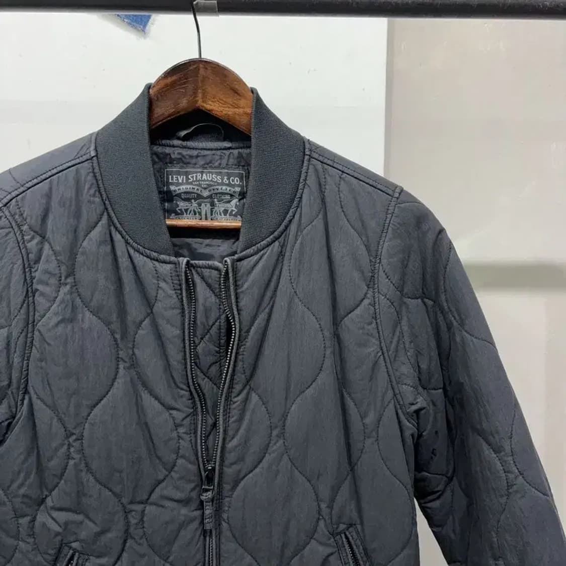 (90) 리바이스 여성 캐주얼 퀼팅 경량패딩 상품이미지3