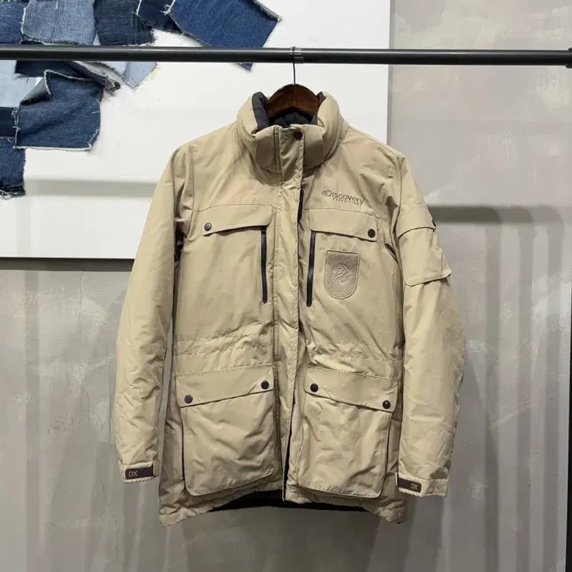 (95) 디스커버리 아웃도어 구스다운 거위털 멀티포켓 하프패딩 상품이미지1