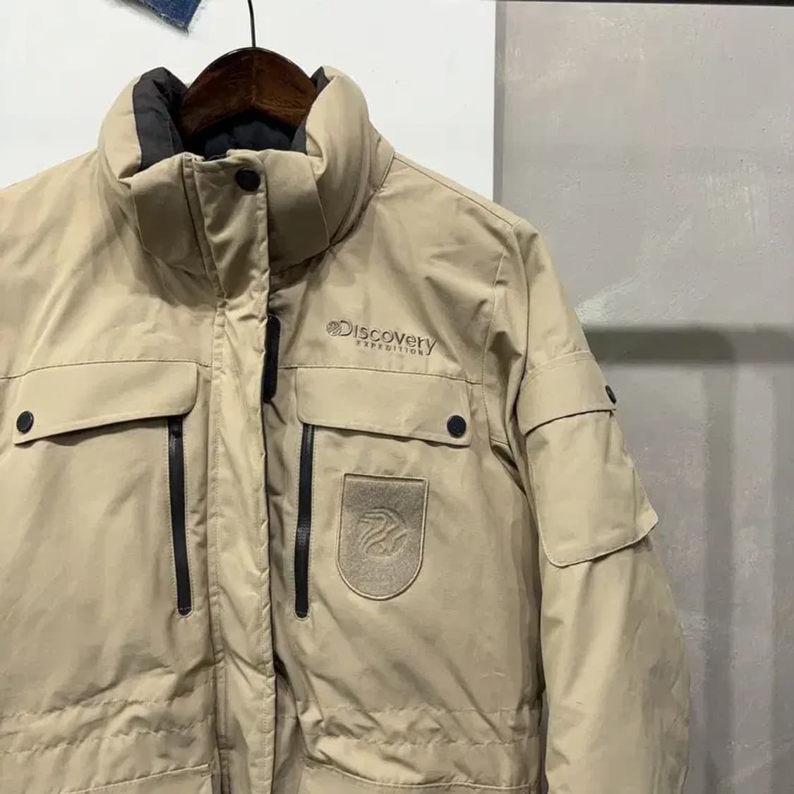 (95) 디스커버리 아웃도어 구스다운 거위털 멀티포켓 하프패딩 상품이미지3