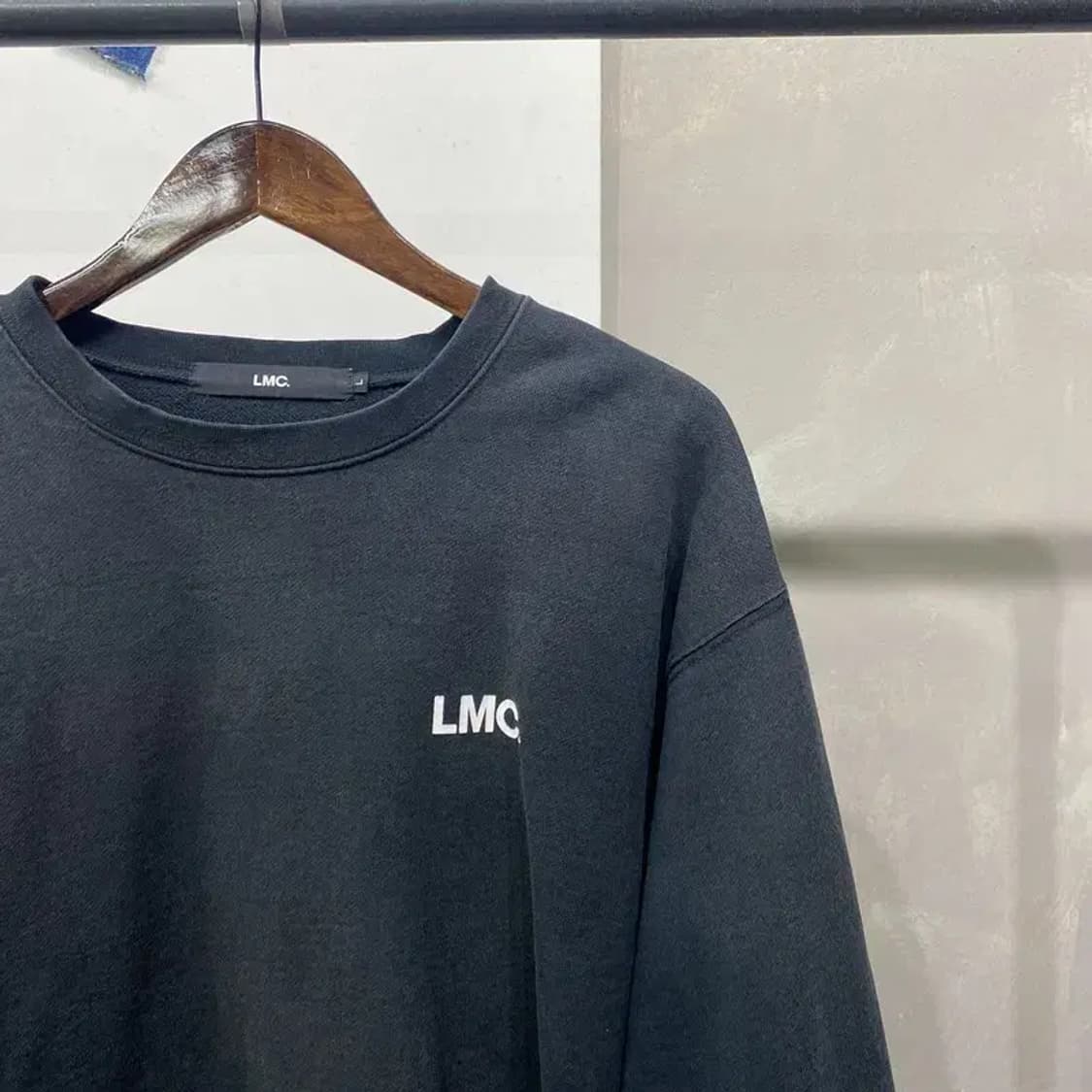 (100) LMC 캐주얼 스트릿 백프린팅 블랙 맨투맨 긴팔 티 상품이미지3