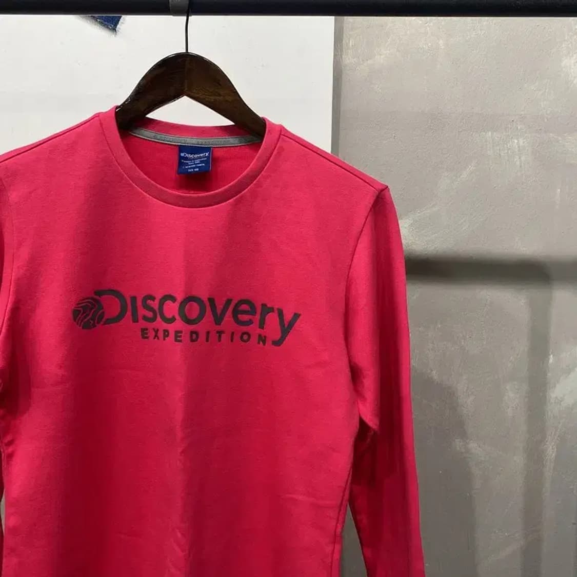 (100) 디스커버리 여성 아웃도어 캐주얼 빅프린팅 긴팔 티 상품이미지3