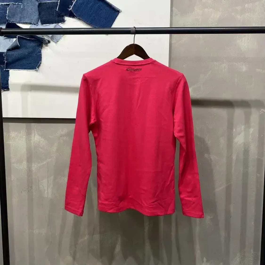 (100) 디스커버리 여성 아웃도어 캐주얼 빅프린팅 긴팔 티 상품이미지4