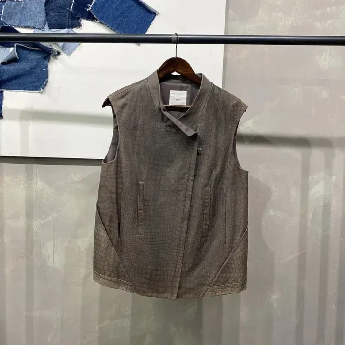 (90) 구호 여성 캐주얼 악어가죽패턴 양가죽 조끼 베스트자켓 상품이미지1