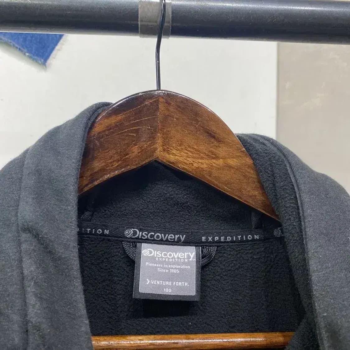 (105) 디스커버리 아웃도어 캐주얼 자수 기모 후드집업 자켓 상품이미지2