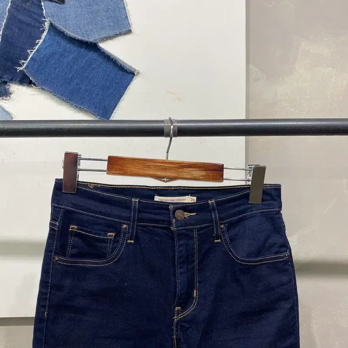 (26인치) 리바이스 724 여성 하이라이즈 스트레이트 스판 진청바지 상품이미지2