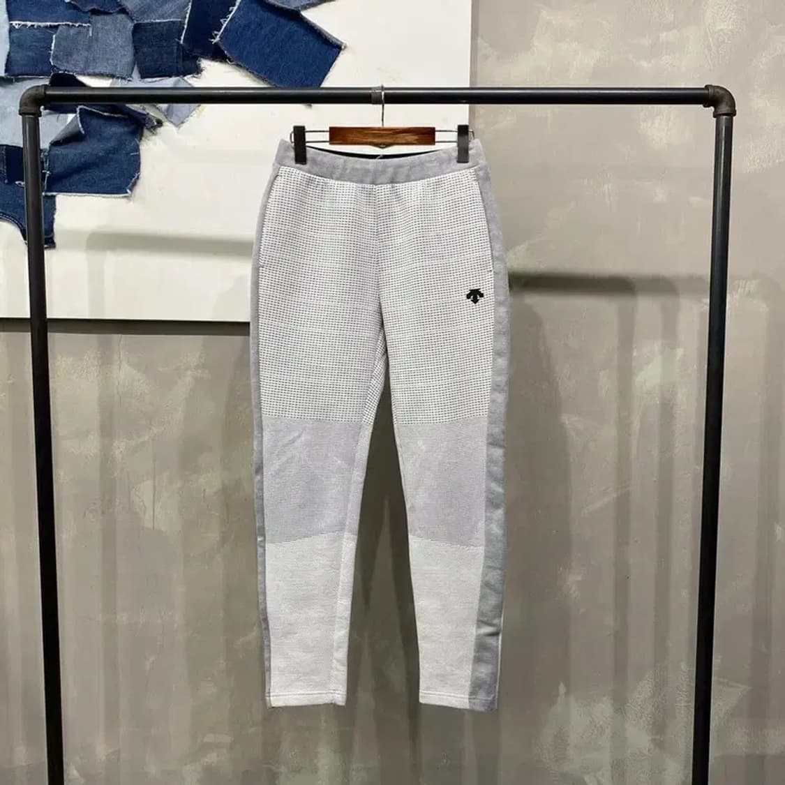 (28~30인치) 데상트 스포츠 로고 밴딩 트레이닝팬츠 바지 상품이미지1