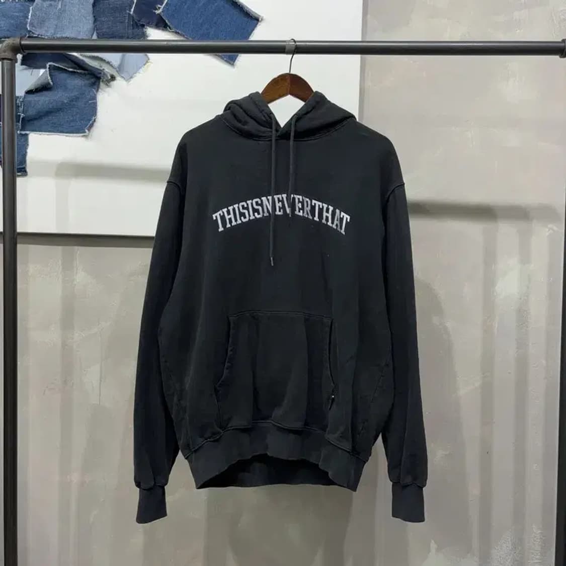 (105) 디스이즈네버댓 스트릿 빅로고 자수 블랙 기모 후드티 상품이미지1