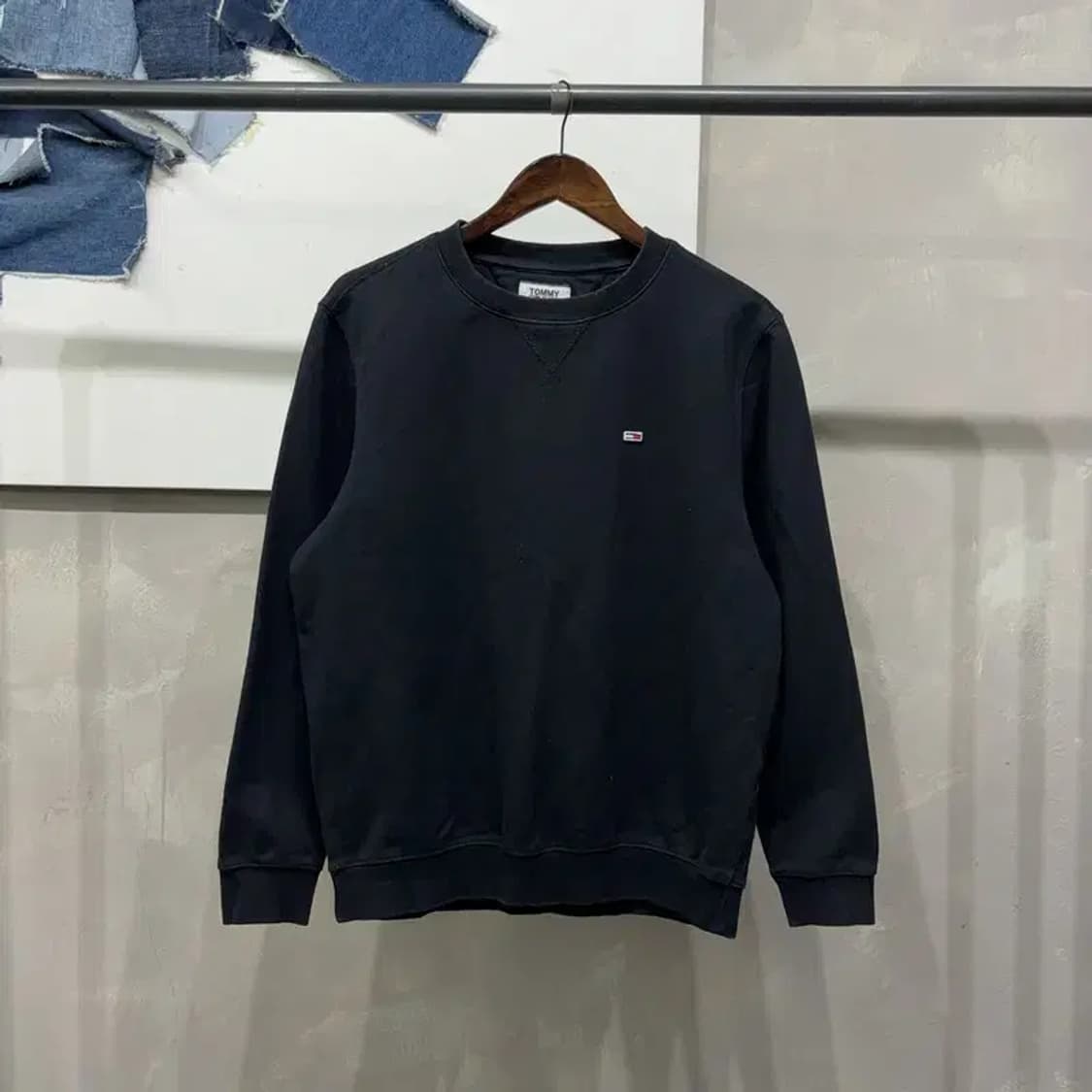 (100) 타미진스 캐주얼 자수 블랙 맨투맨 긴팔 티 상품이미지1