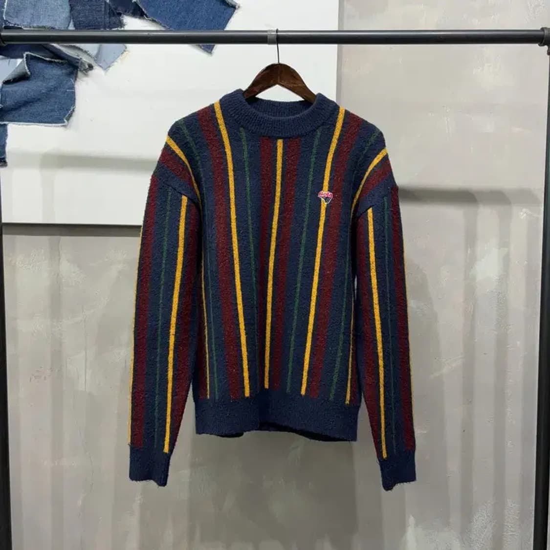 (100) 골라 스트릿 캐주얼 스트라이프 자수 니트 상품이미지1