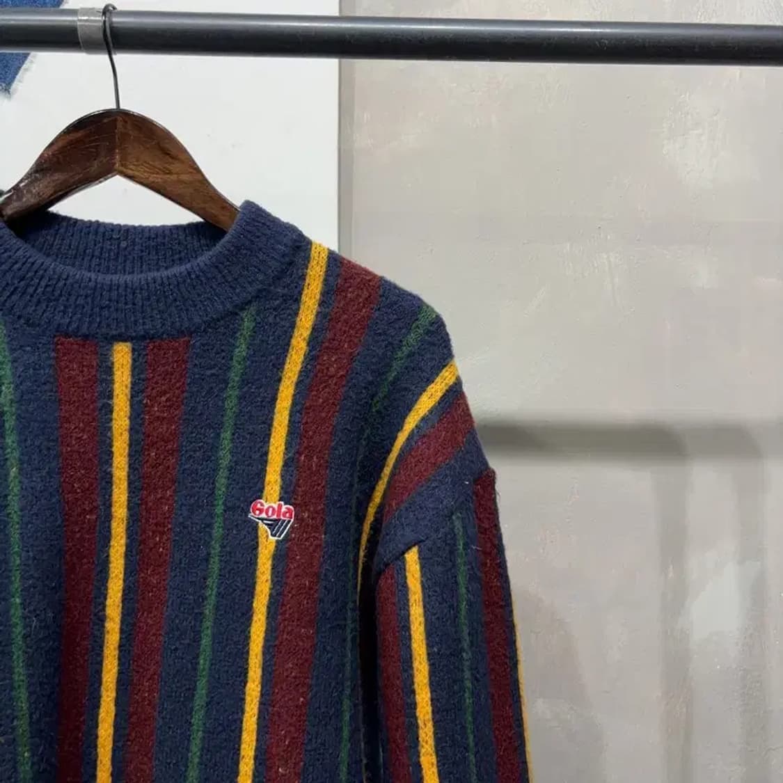 (100) 골라 스트릿 캐주얼 스트라이프 자수 니트 상품이미지3