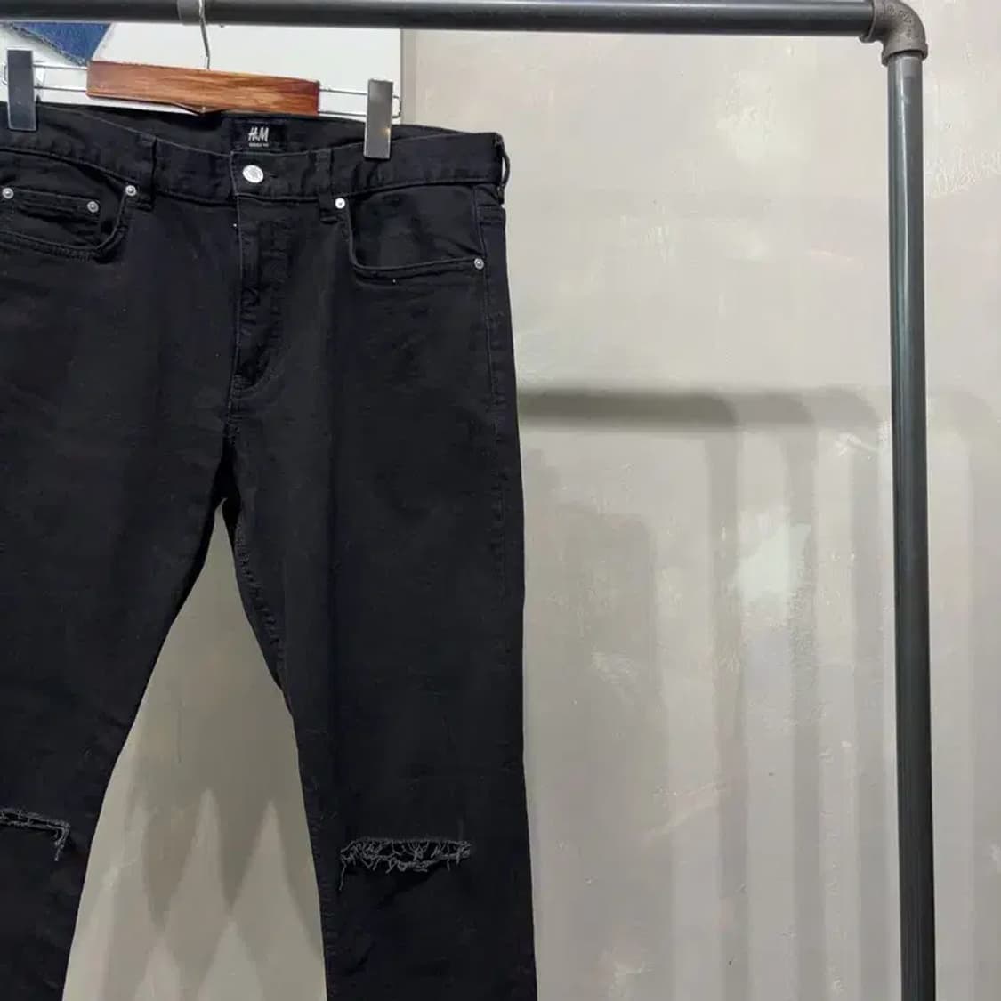 (31인치) H.M 흐앤므 스판 디스트로이드 스키니블랙진 흑청바지 상품이미지3
