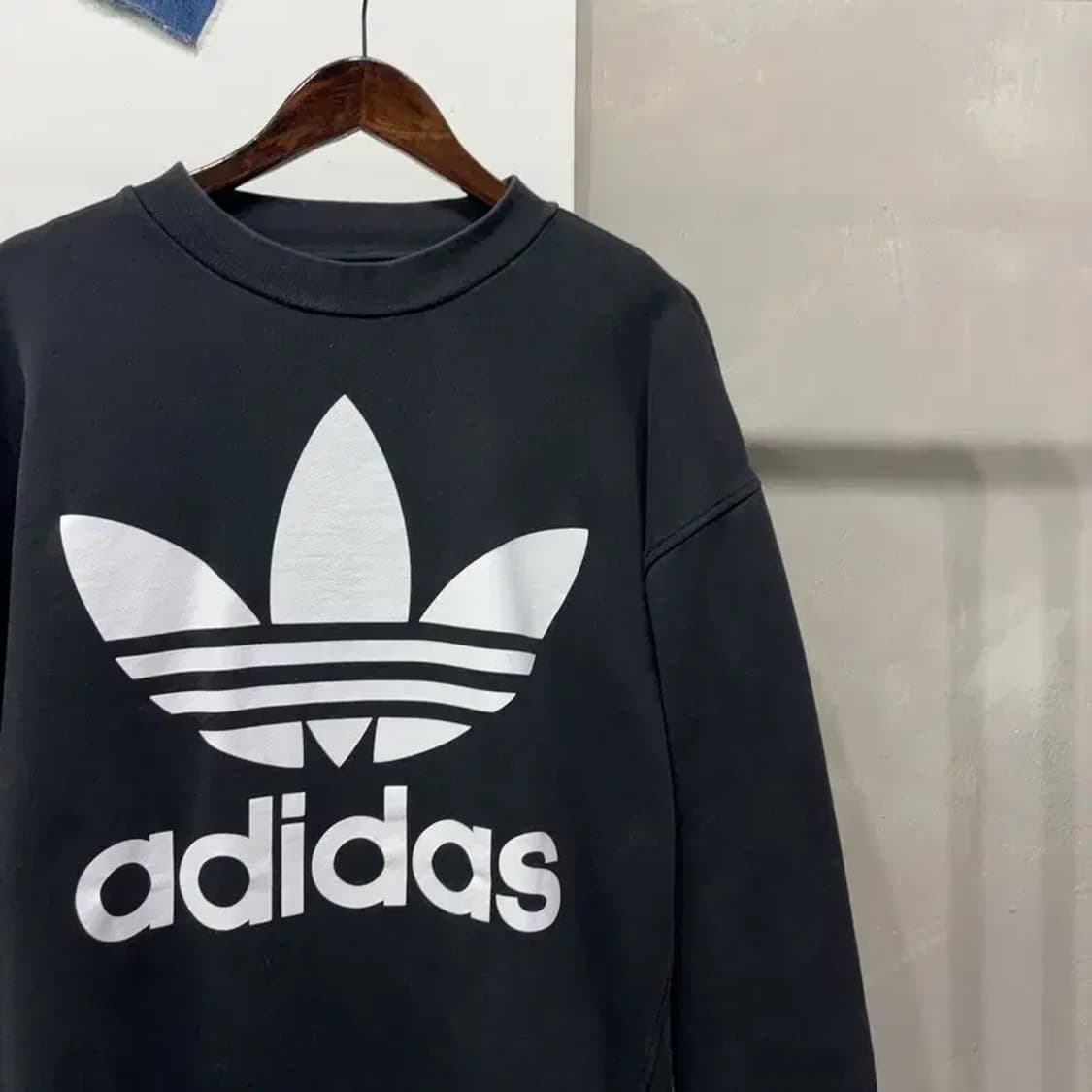 (105) 아디다스 스트릿 유로파 빅로고 맨투맨 긴팔 티 상품이미지3
