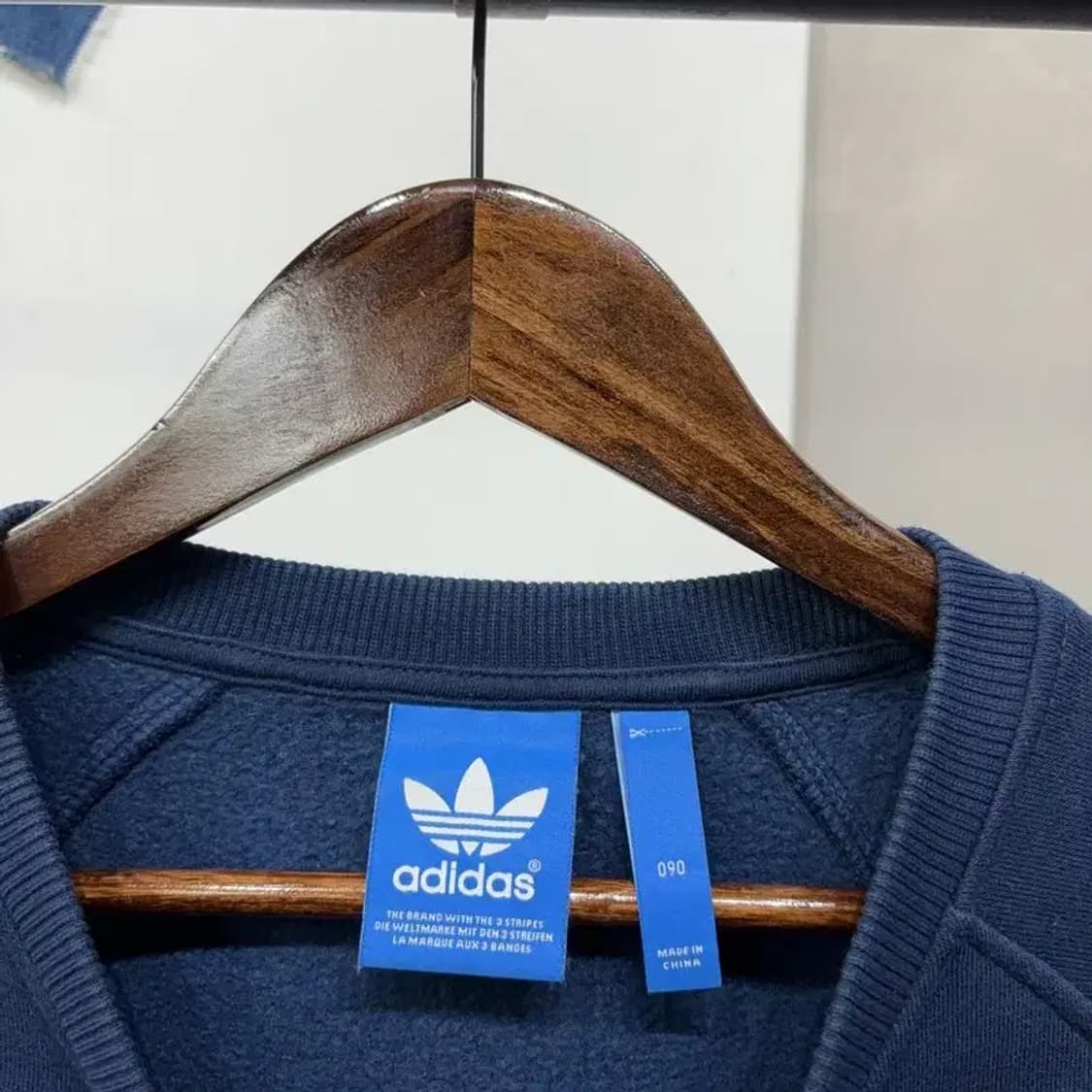 (95) 아디다스 여성 스트릿 빅프린팅 유로파 기모 맨투맨 긴팔 티 상품이미지2