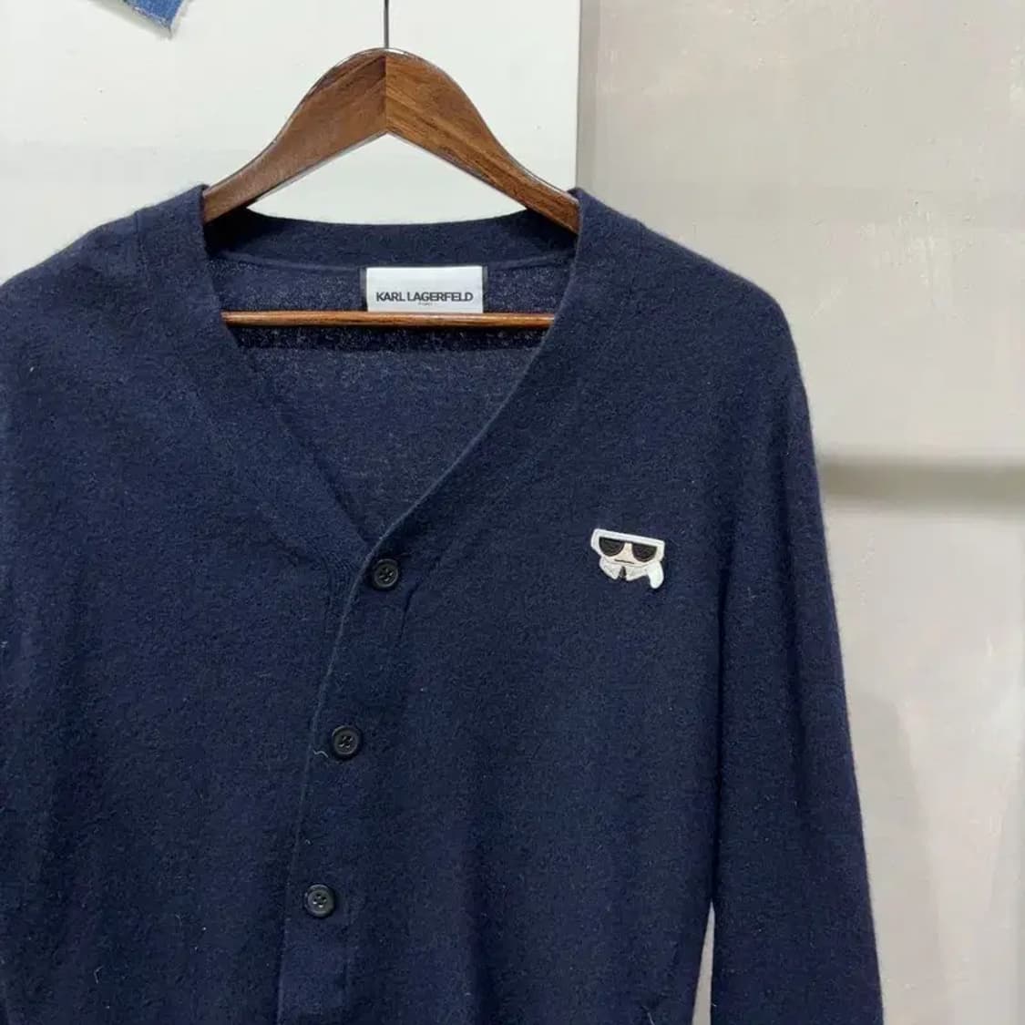 (95) 칼라거펠드 여성 캐주얼 자수 네이비 울 니트 가디건 상품이미지3