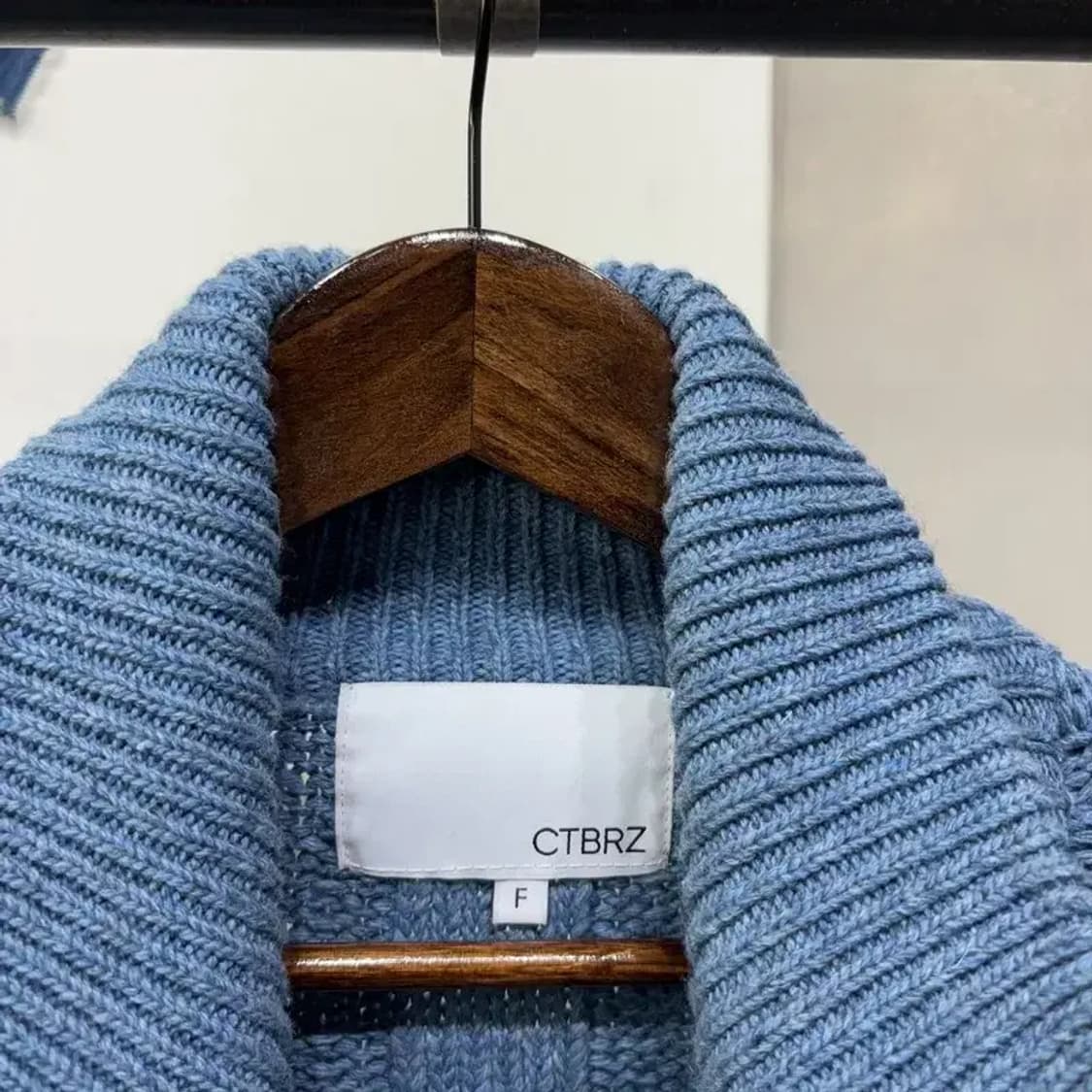 (F) 시티브리즈 여성 캐주얼 꽈배기 케이블 니트집업 자켓 상품이미지2