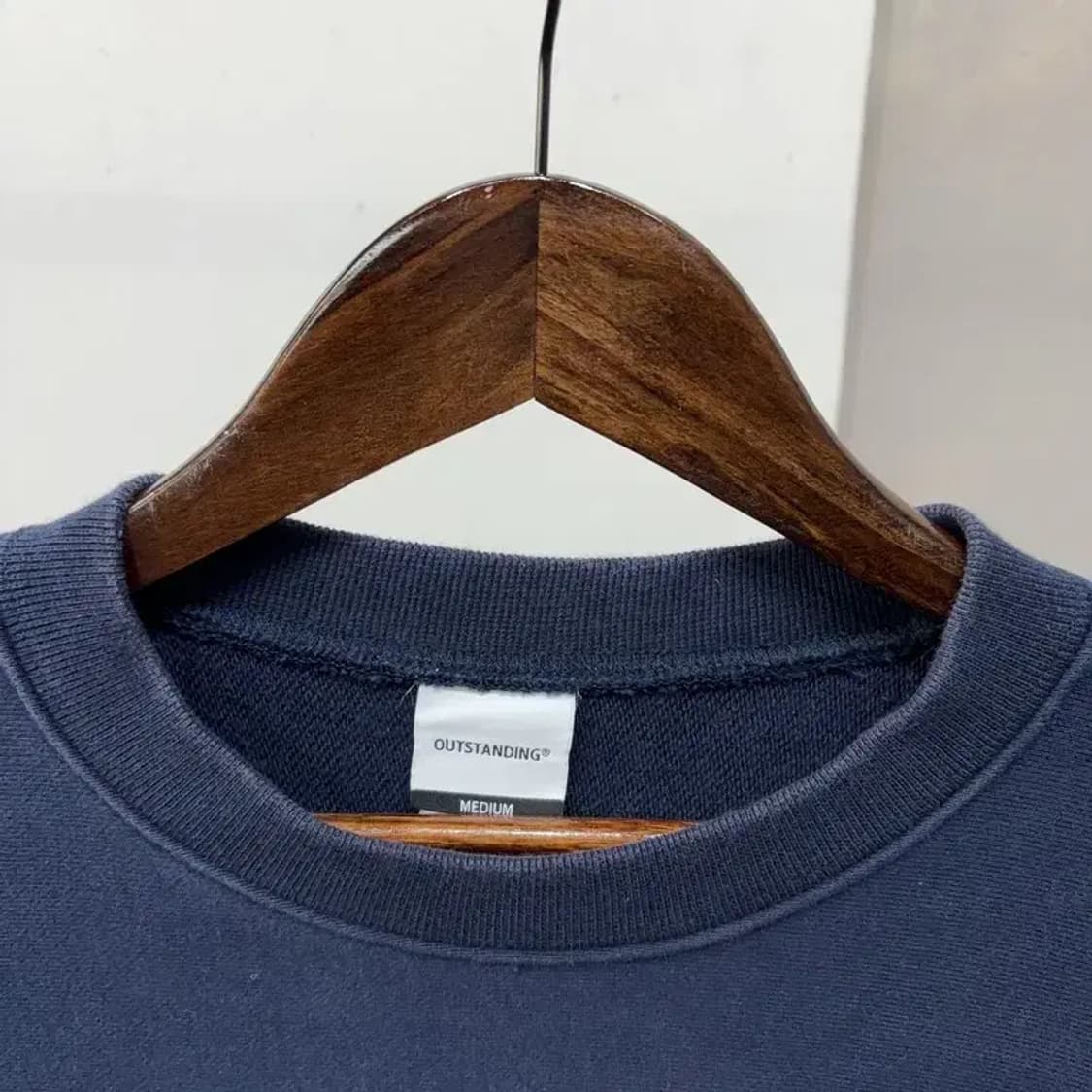 (105) 아웃스탠딩 캐주얼 스트릿 프린팅 네이비 맨투맨 긴팔 티 상품이미지2
