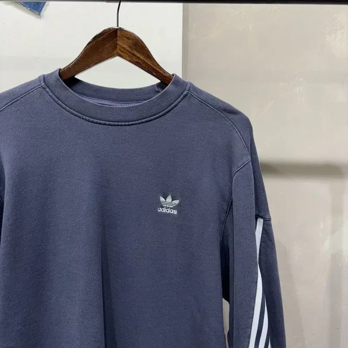 (100) 아디다스 스트릿 유로파 사이드라인 맨투맨 긴팔 티 상품이미지3