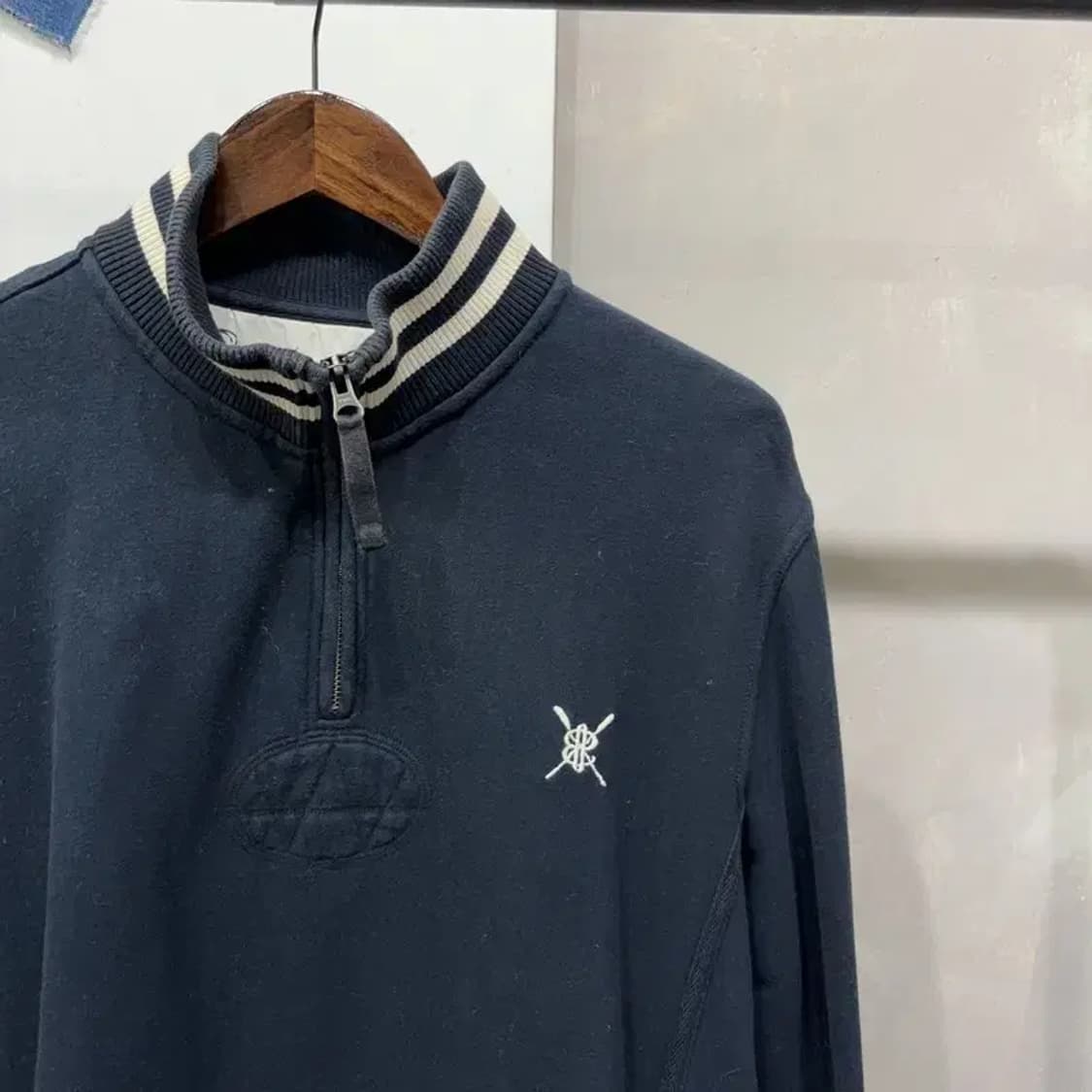 (100) 빈폴 캐주얼 백프린팅 하프집업 네이비 맨투맨 긴팔 티 상품이미지3