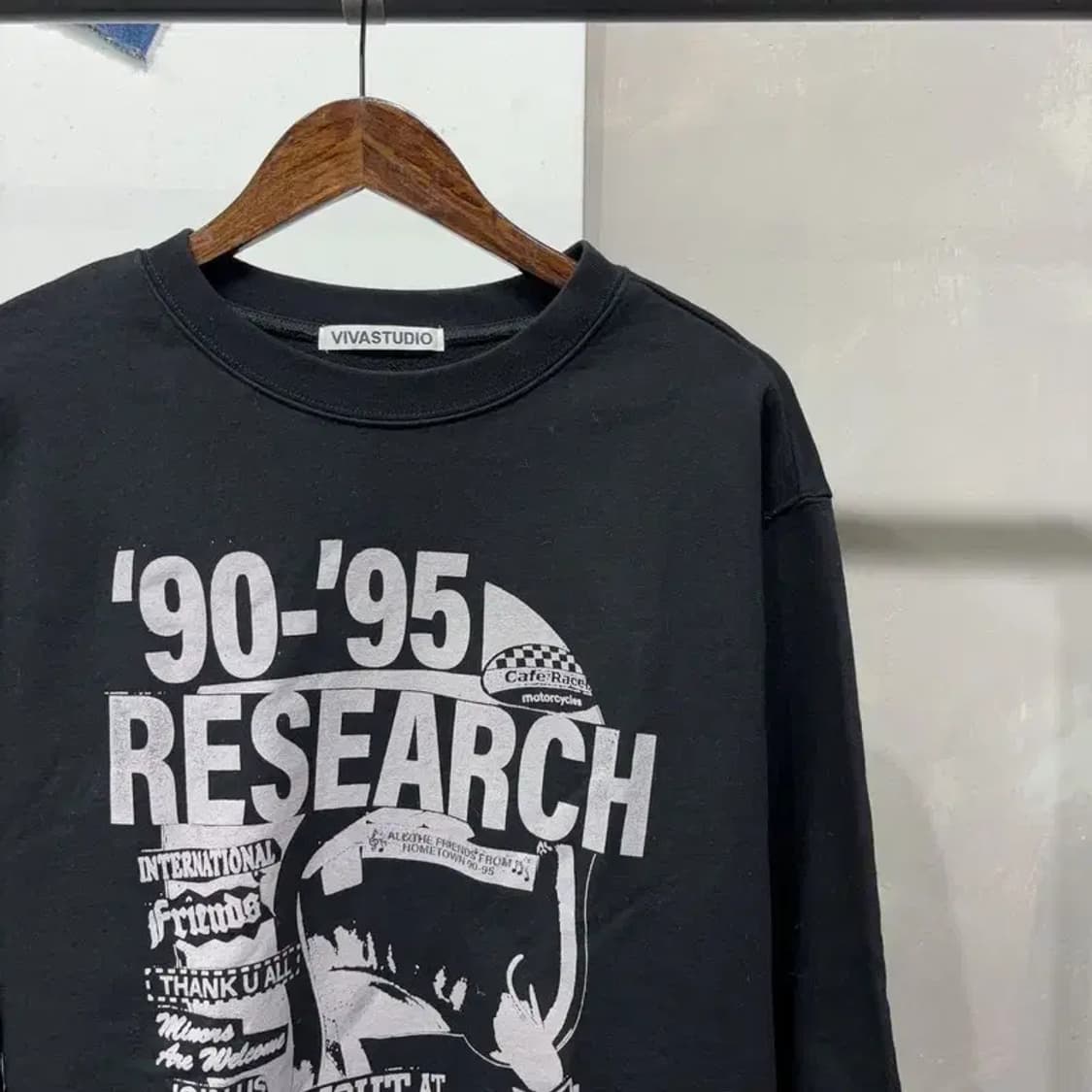 (100) 비바스튜디오 스트릿 캐주얼 프린팅 맨투맨 긴팔 티 상품이미지3