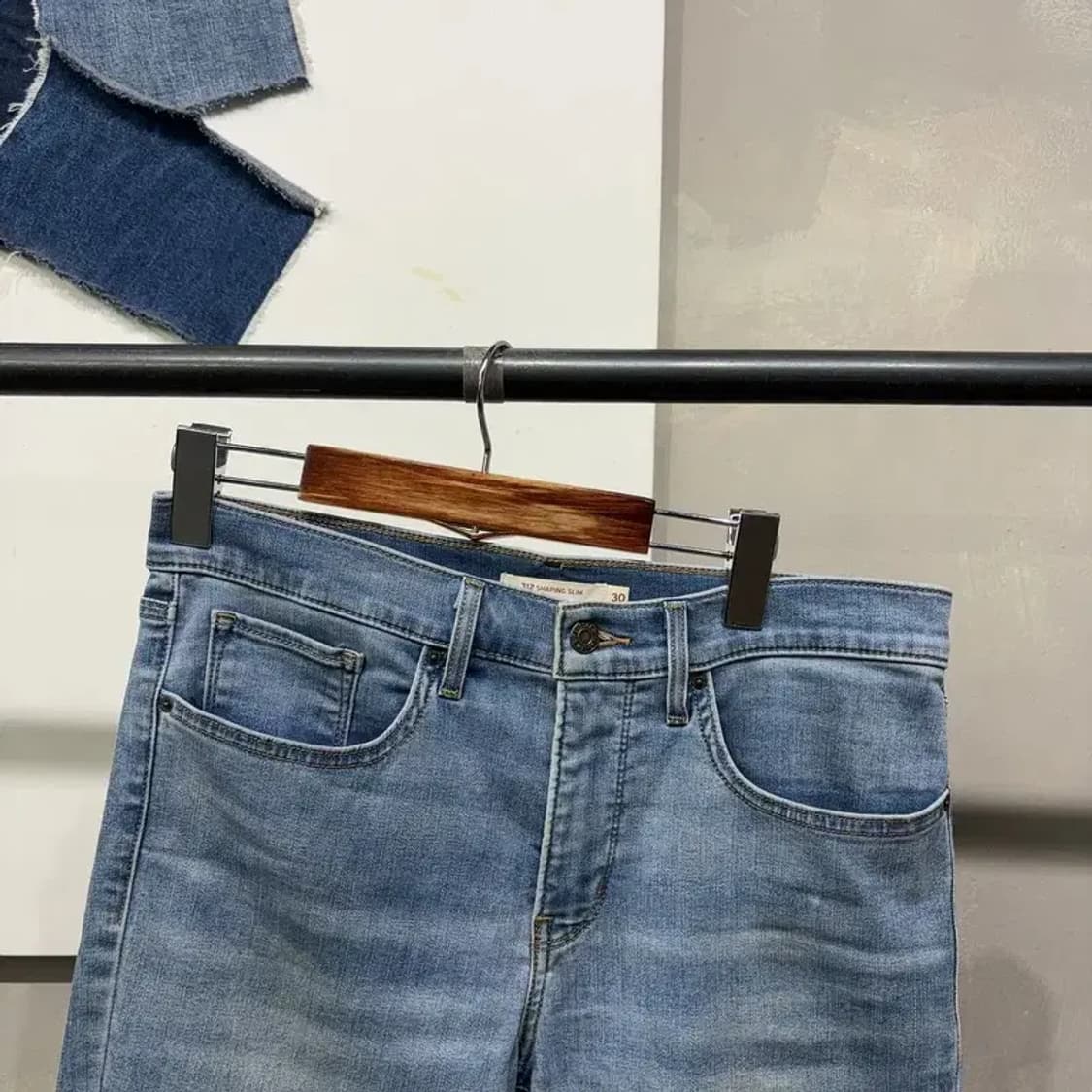 (30인치) 리바이스 312 여성 샤핑슬림 스판 연청바지 데님팬츠 상품이미지2