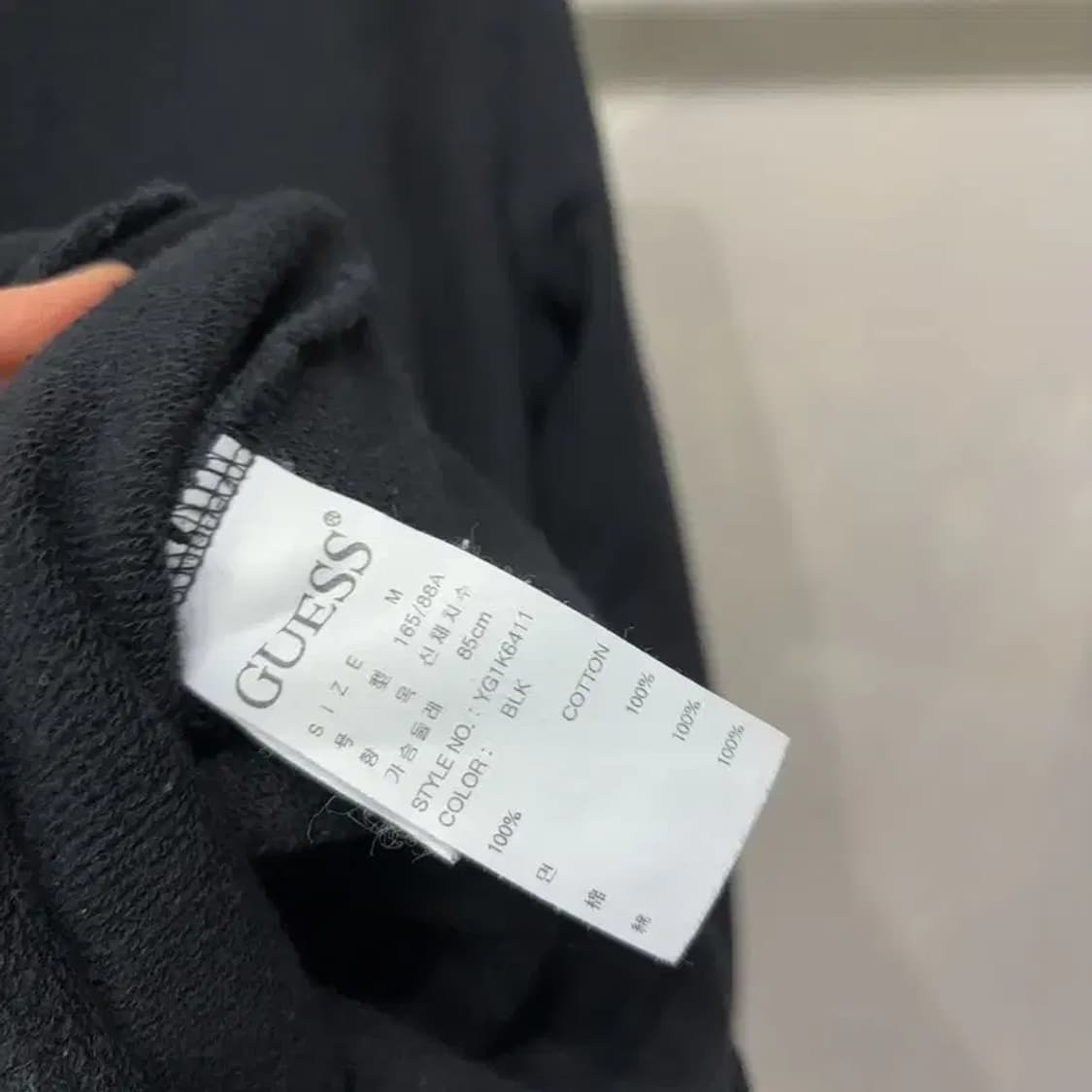 (90) 게스 여성 캐주얼 빅로고 블랙 맨투맨 긴팔 티 상품이미지5