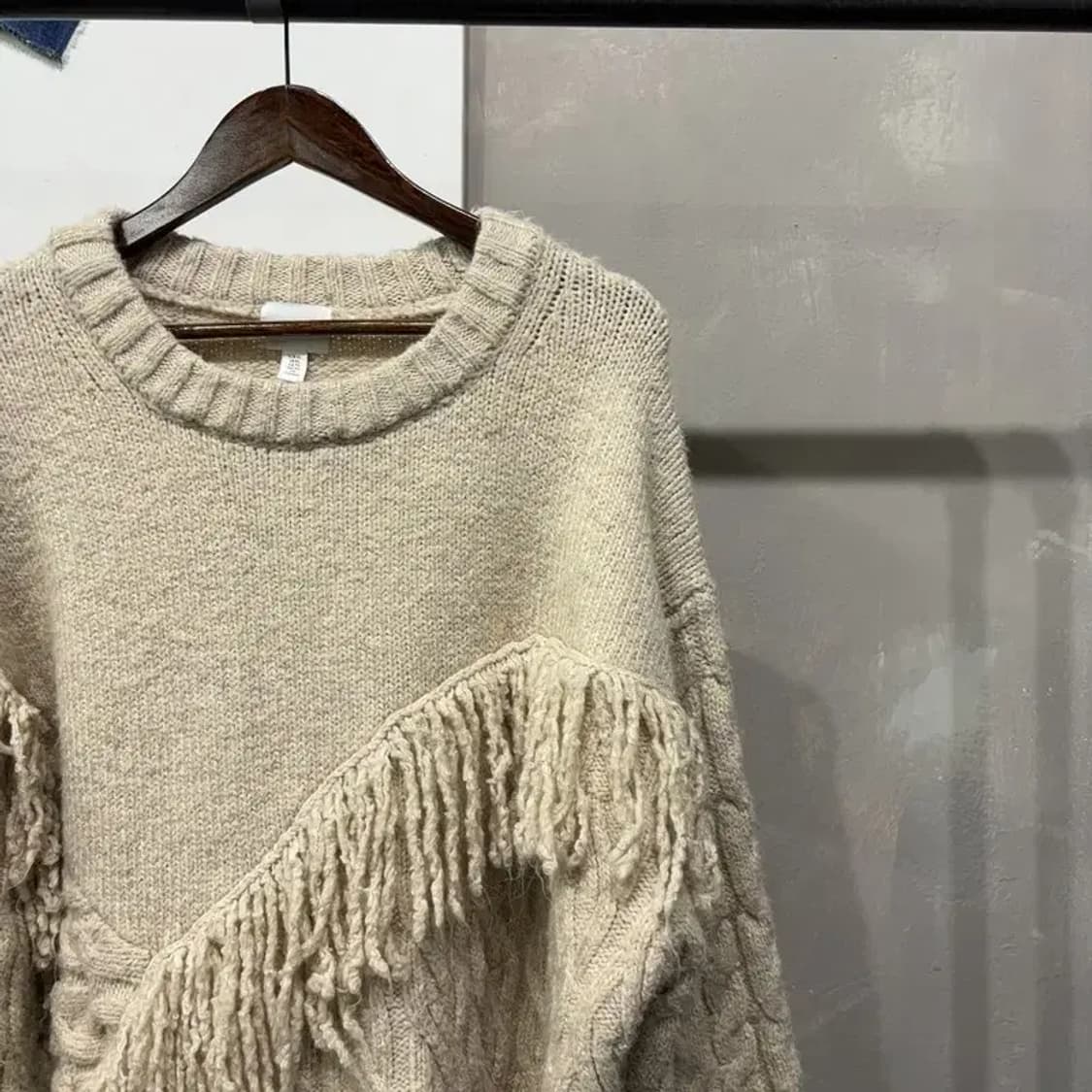 (100) H.M 흐앤므 여성 캐주얼 프린지 케이블 꽈배기 니트 상품이미지3