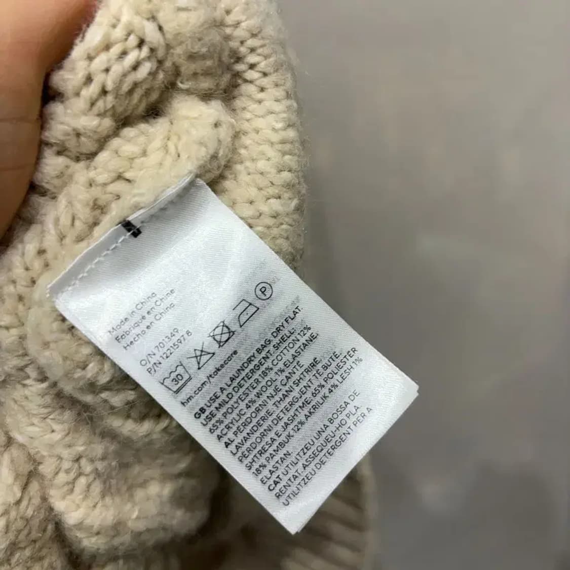 (100) H.M 흐앤므 여성 캐주얼 프린지 케이블 꽈배기 니트 상품이미지5