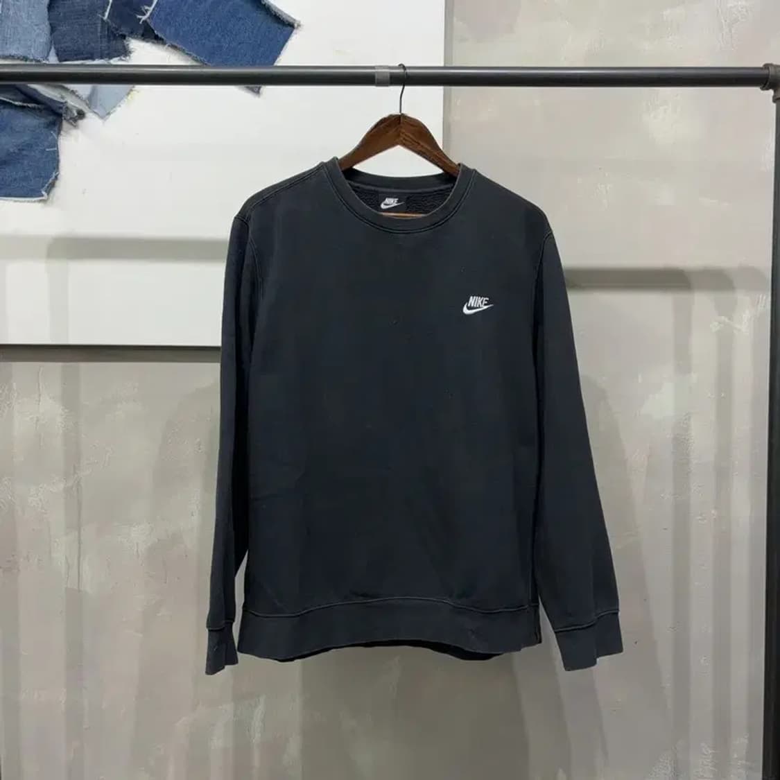 (105) 나이키 캐주얼 자수 블랙 기모 맨투맨 긴팔 티 상품이미지1