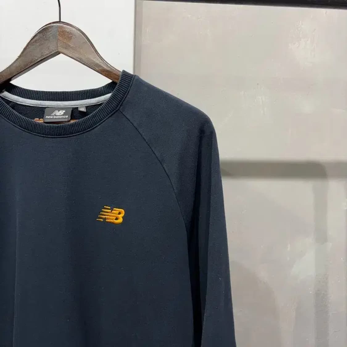 (105) 뉴발란스 캐주얼 프린팅 맨투맨 긴팔 티 상품이미지3