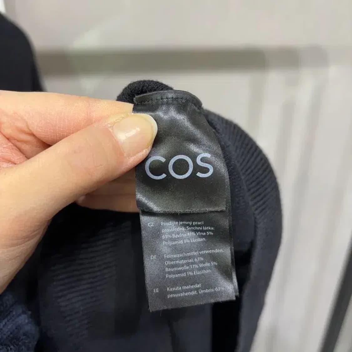 (105) 코스 COS 미니멀리즘 블랙 무지 니트 상품이미지5