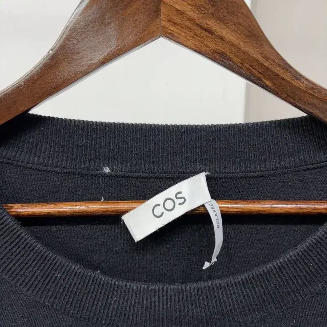 (105) 코스 COS 미니멀리즘 블랙 무지 니트 상품이미지7
