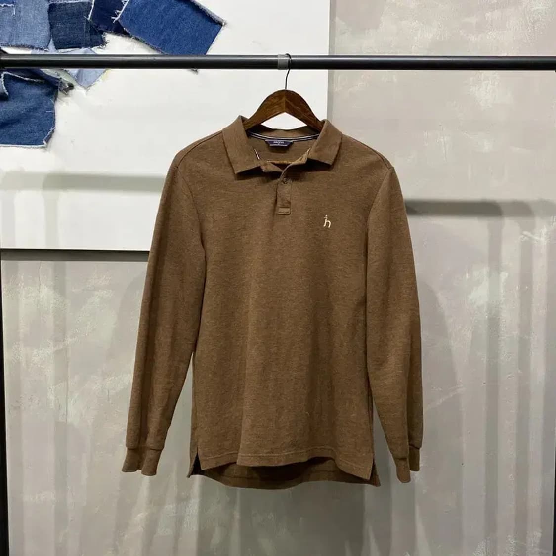 (95) 헤지스 캐주얼 클래식 자수 긴팔 카라티 상품이미지1