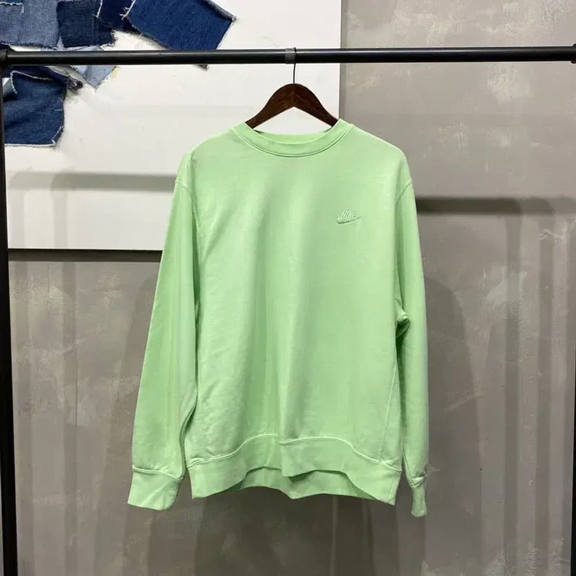 (110) 나이키 스트릿 캐주얼 네온 맨투맨 긴팔 티 상품이미지1