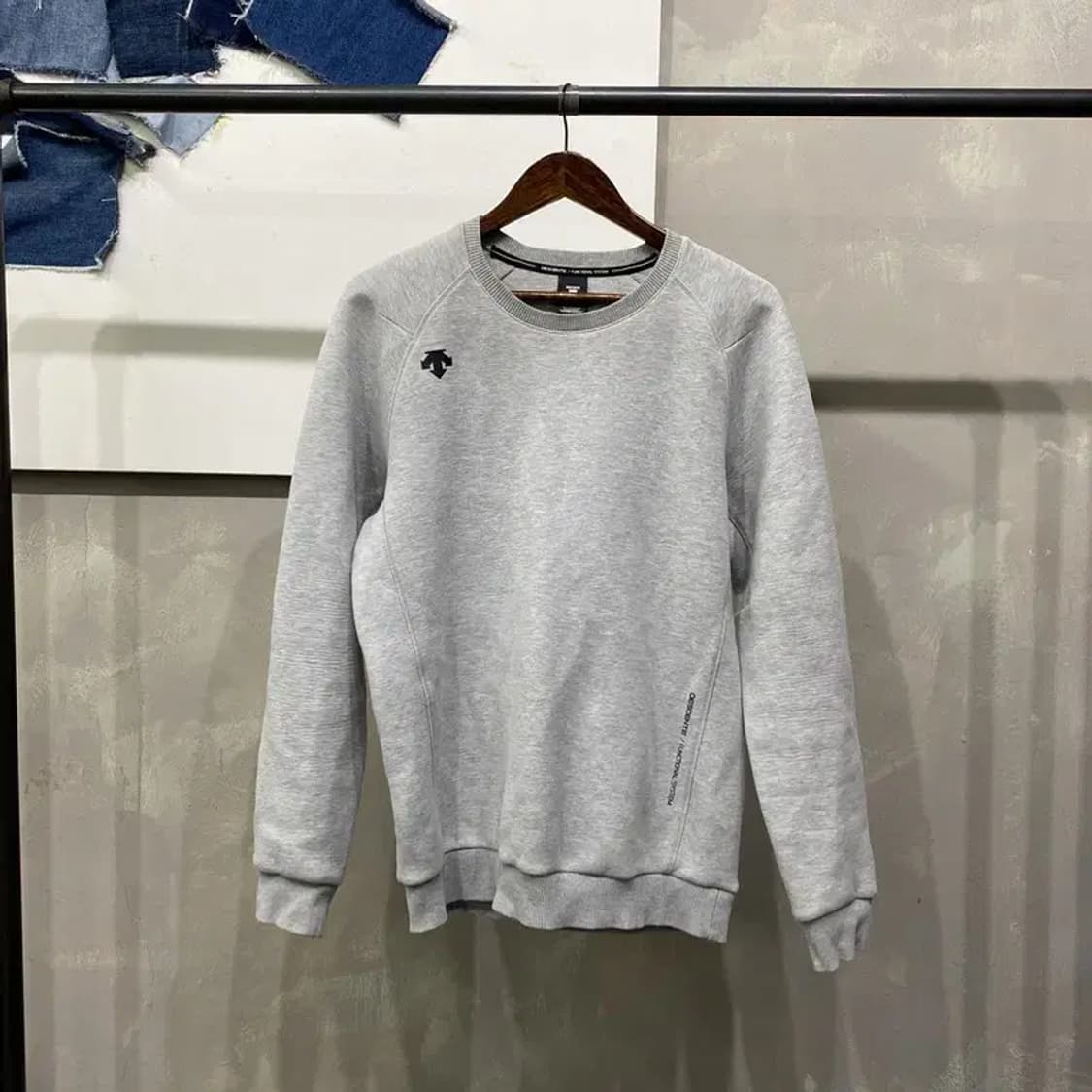 (95) 데상트 캐주얼 스포츠 프린팅 맨투맨 긴팔 티 상품이미지1