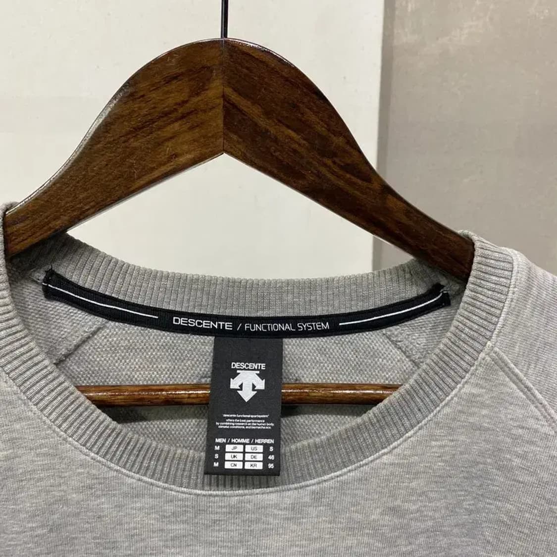 (95) 데상트 캐주얼 스포츠 프린팅 맨투맨 긴팔 티 상품이미지2