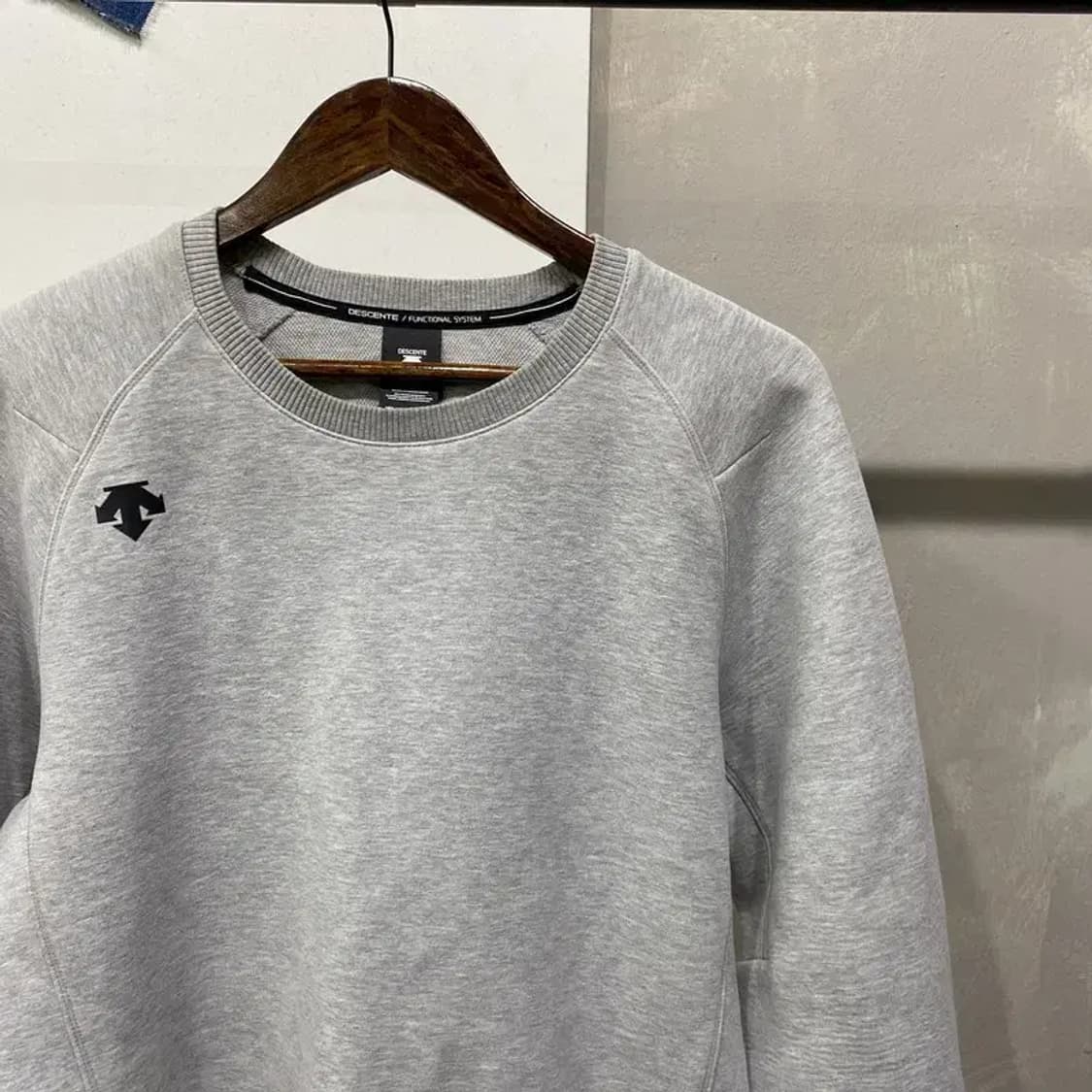 (95) 데상트 캐주얼 스포츠 프린팅 맨투맨 긴팔 티 상품이미지3