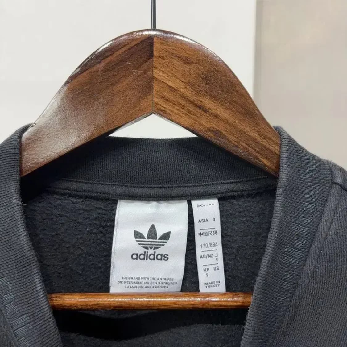 (95) 아디다스 스트릿 센터 로고 자수 기모 맨투맨 긴팔 티 상품이미지2