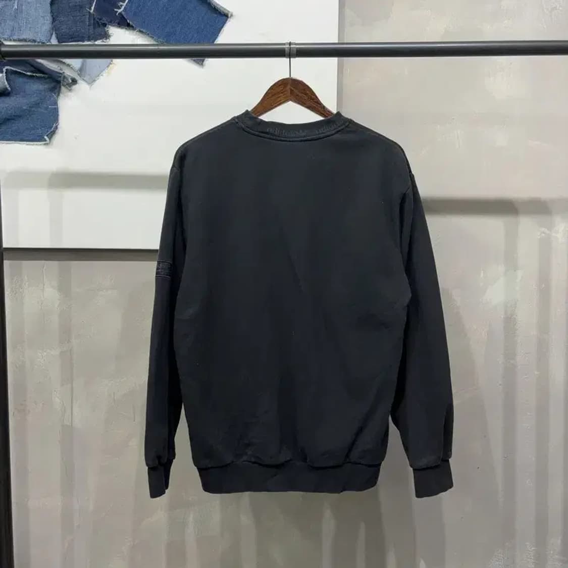 (95) 아디다스 스트릿 센터 로고 자수 기모 맨투맨 긴팔 티 상품이미지4