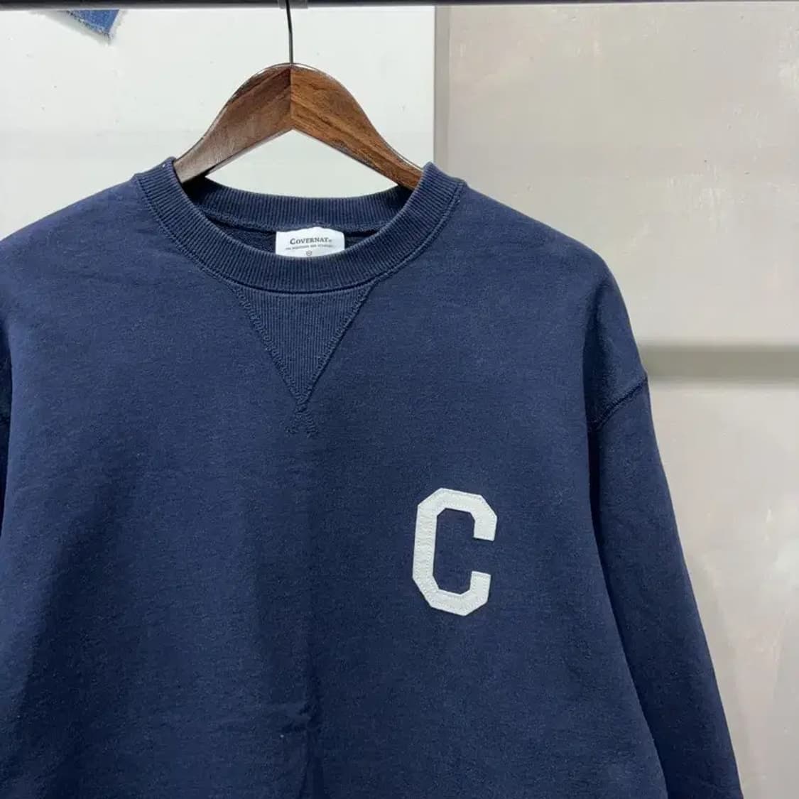 (105) 커버낫 캐주얼 스트릿 C로고 자수 네이비 맨투맨 긴팔 티 상품이미지3