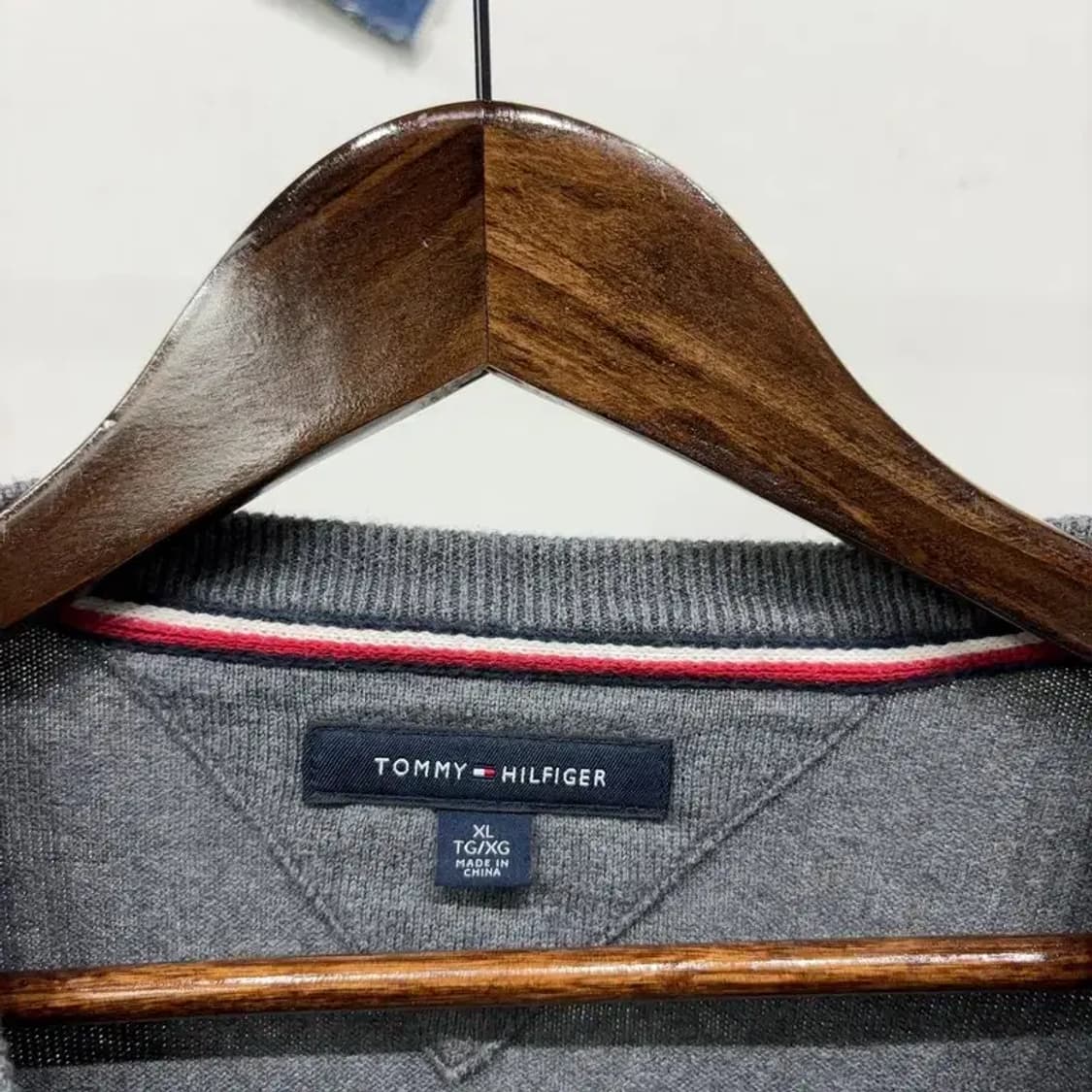 (105) 타미힐피거 캐주얼 빅로고 프린팅 라운드 니트 상품이미지2