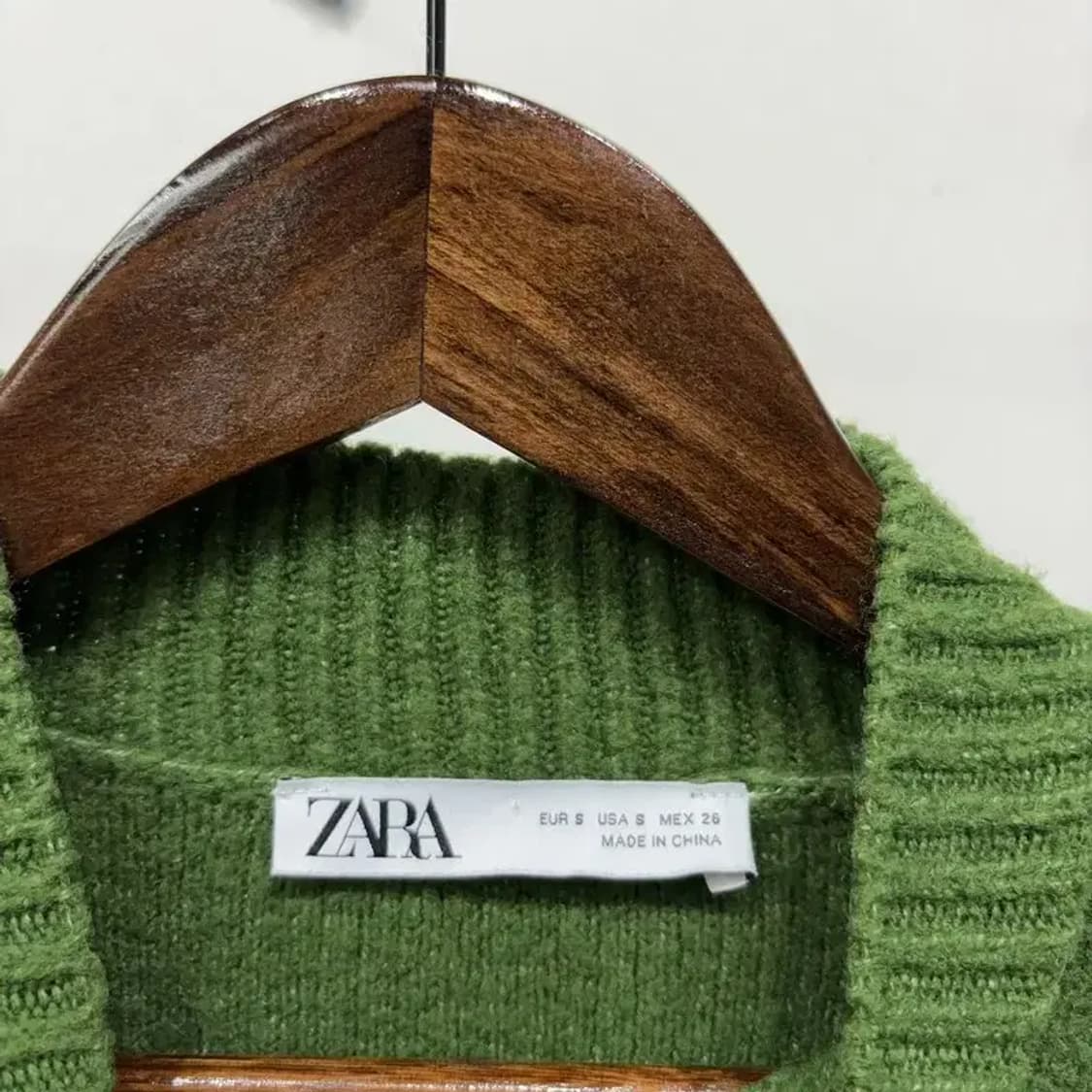 (90) 자라 ZARA 여성 캐주얼 하이넥 크롭 울 니트 상품이미지2
