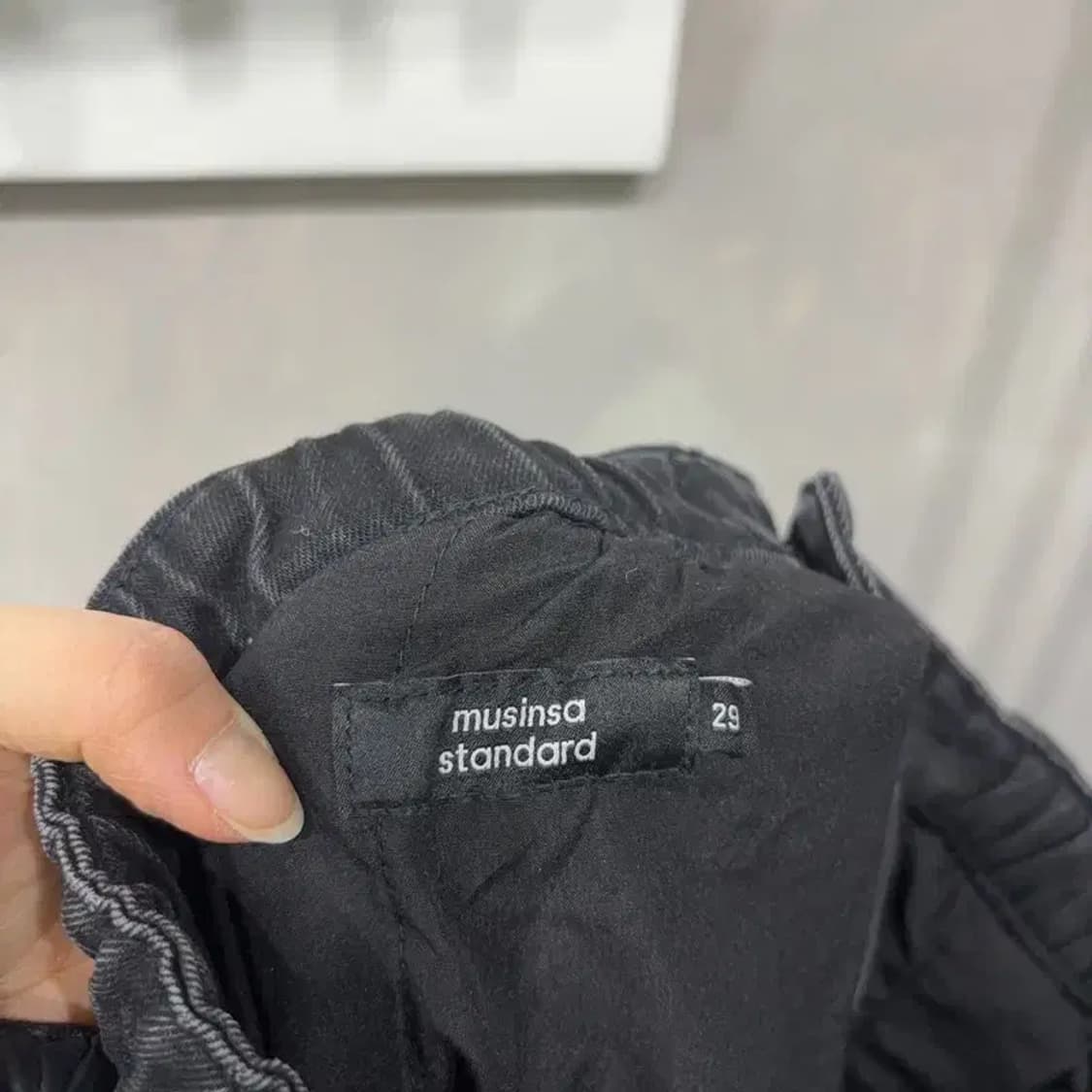 (29인치) 무신사스탠다드 스트릿 벨티드 더블니 흑청바지 데님팬츠 상품이미지5