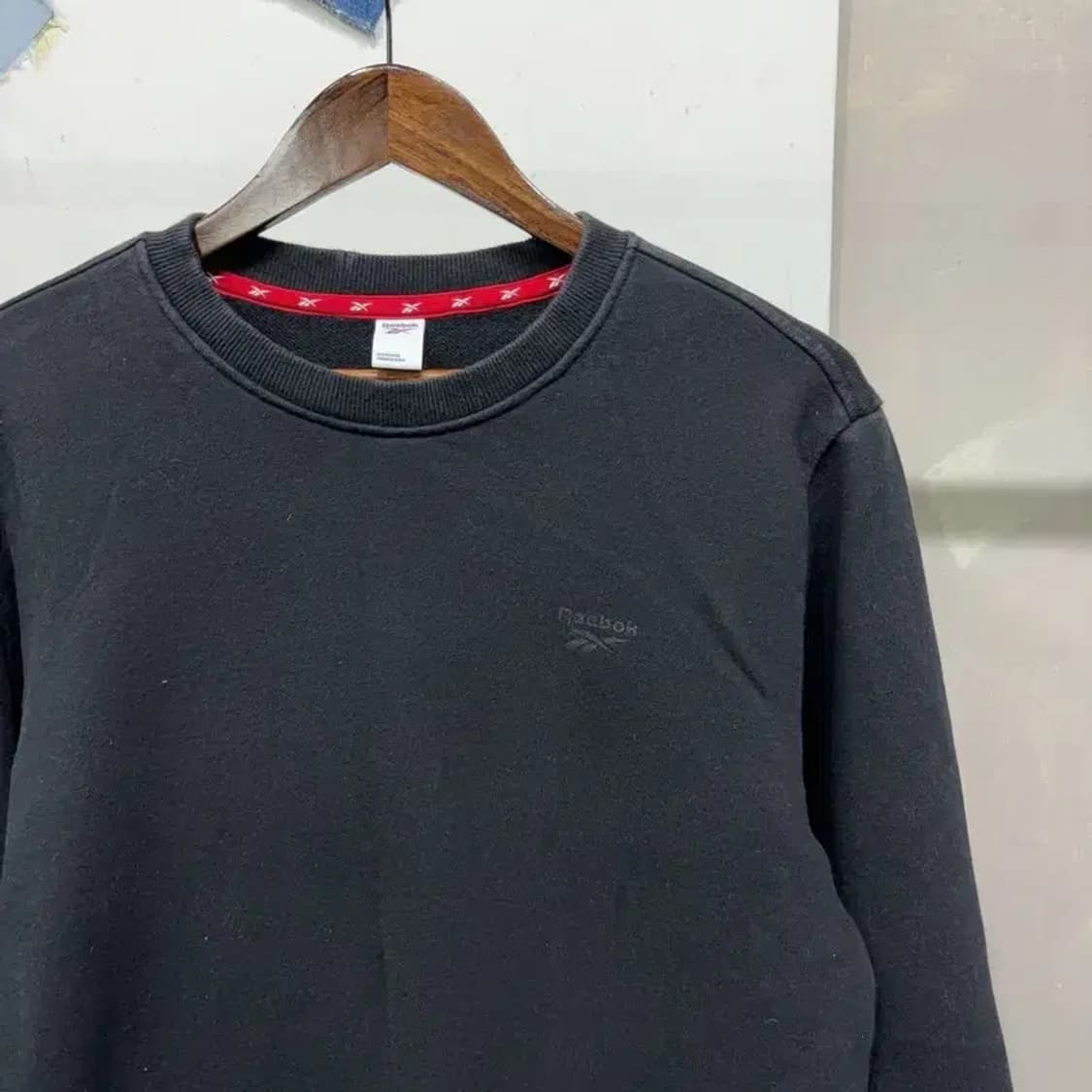 (100) 리복 캐주얼 프린팅 블랙 맨투맨 긴팔 티 상품이미지3