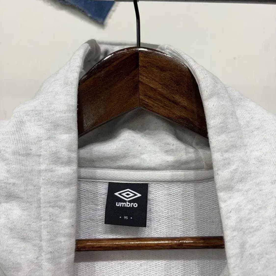 (95) 엄브로 캐주얼 스트릿 빅프린팅 자수 후드티 상품이미지2