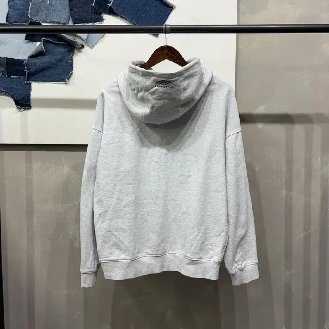 (95) 엄브로 캐주얼 스트릿 빅프린팅 자수 후드티 상품이미지4