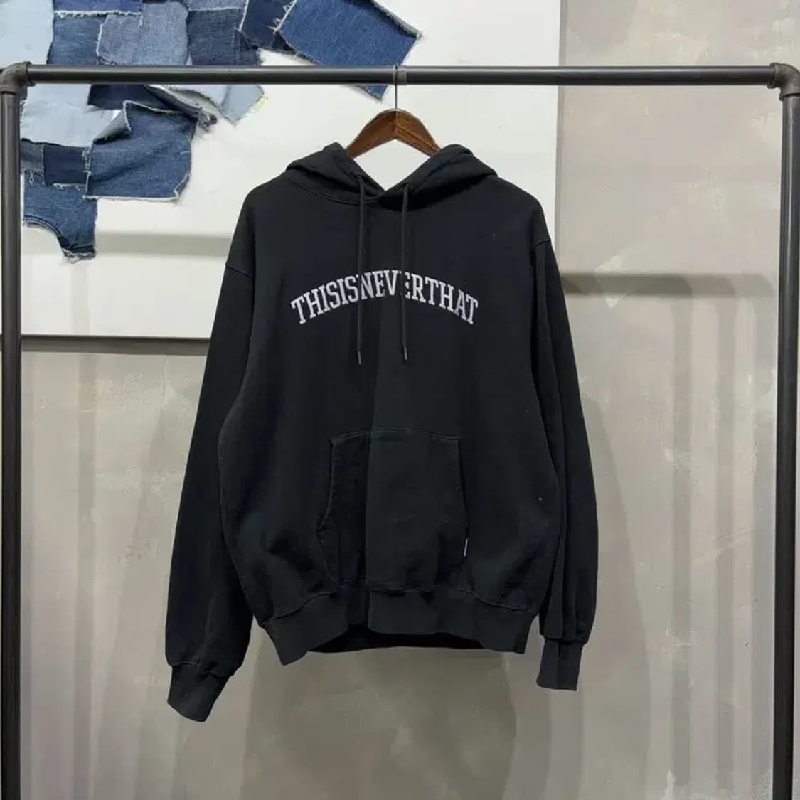 (100) 디스이즈네버댓 스트릿 블랙 레터링 자수 기모 후드티 상품이미지1